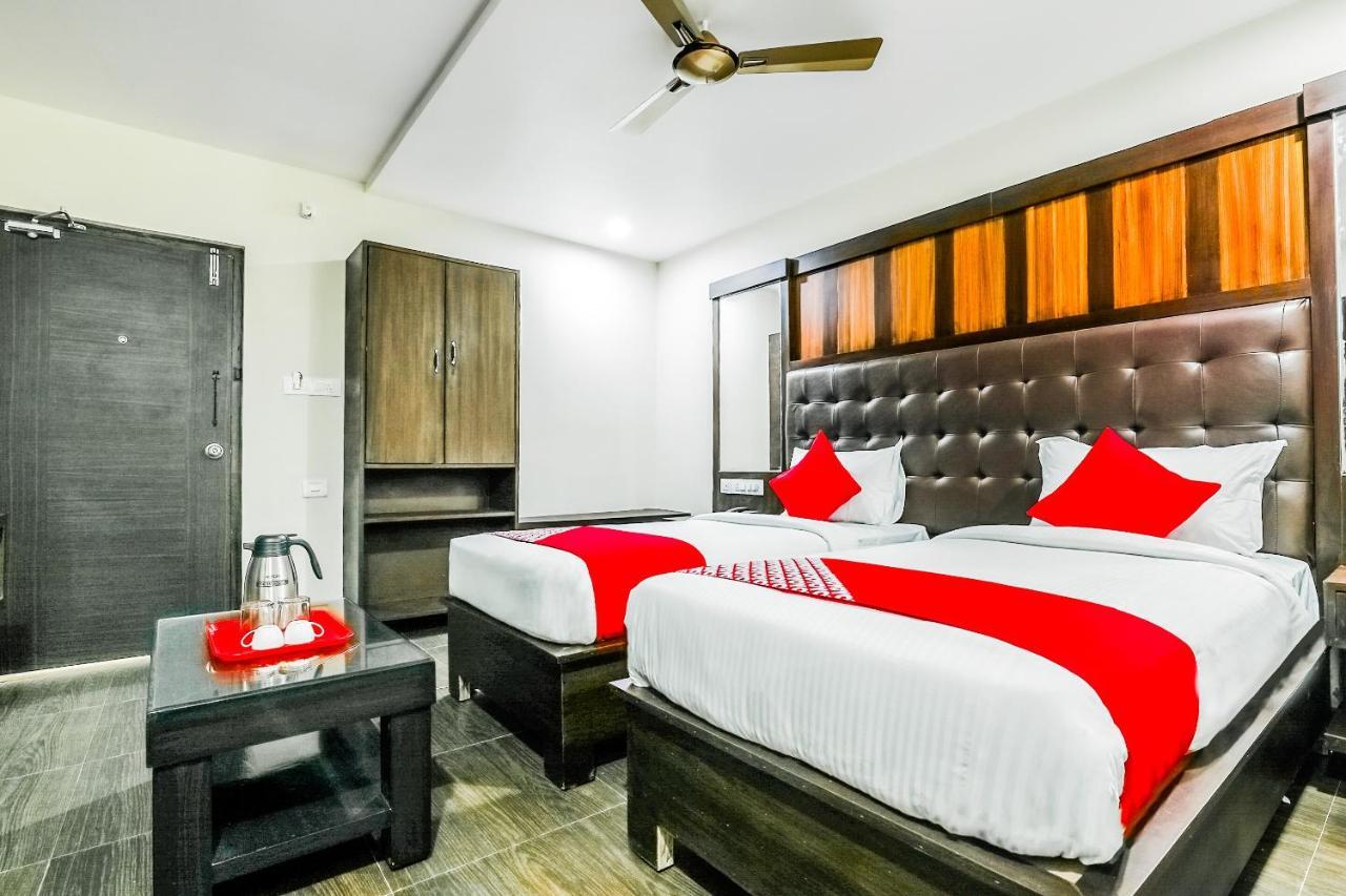 Oyo 16155 Hotel Dcm Grand Виджаявада Экстерьер фото