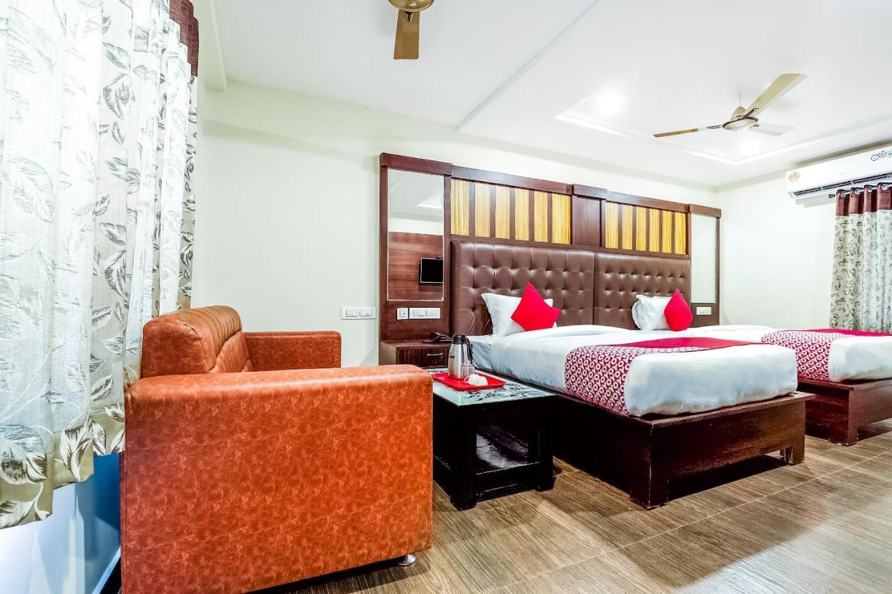 Oyo 16155 Hotel Dcm Grand Виджаявада Экстерьер фото