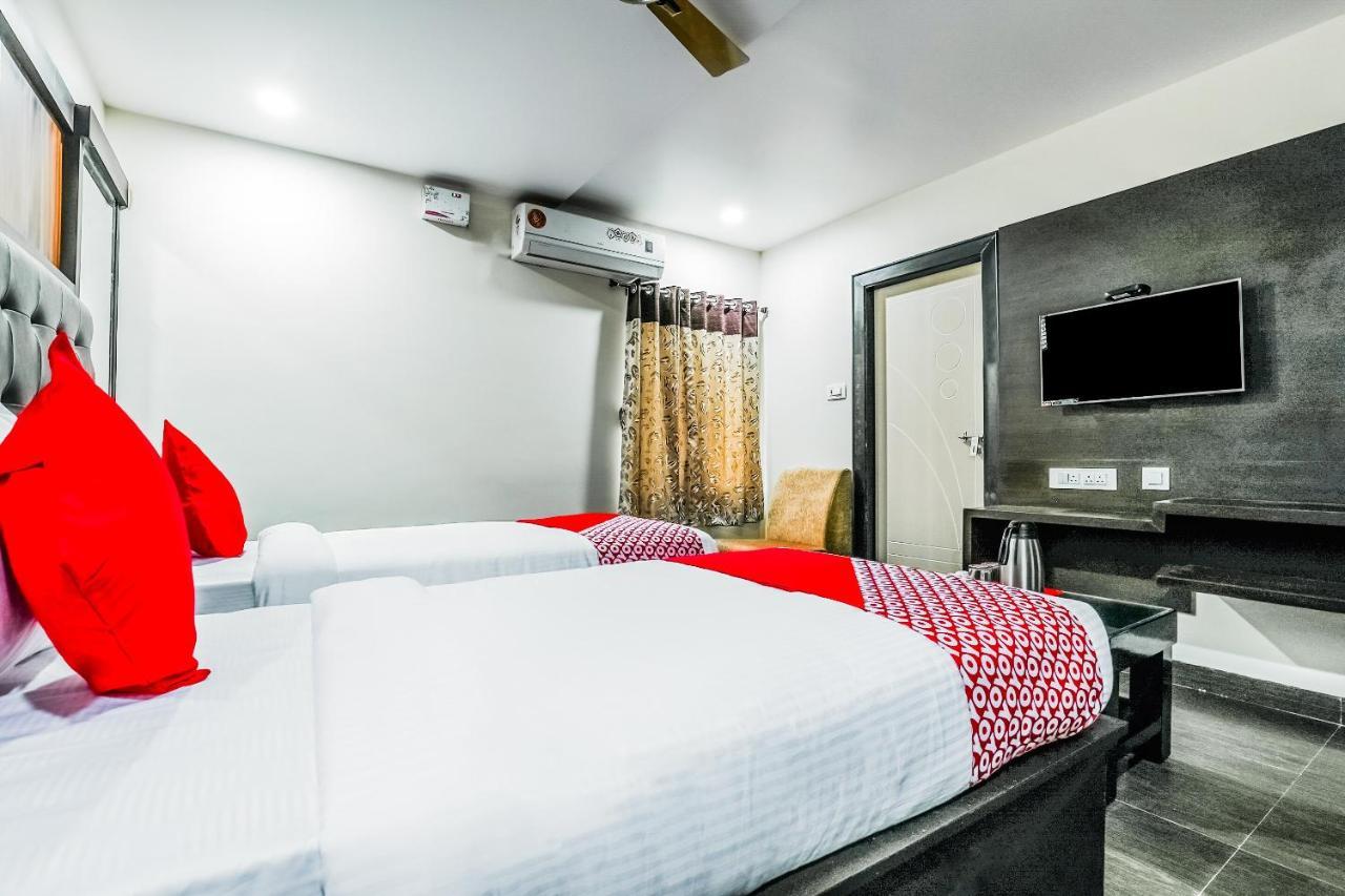 Oyo 16155 Hotel Dcm Grand Виджаявада Экстерьер фото