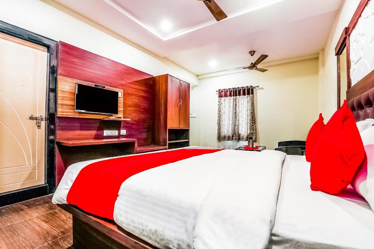 Oyo 16155 Hotel Dcm Grand Виджаявада Экстерьер фото