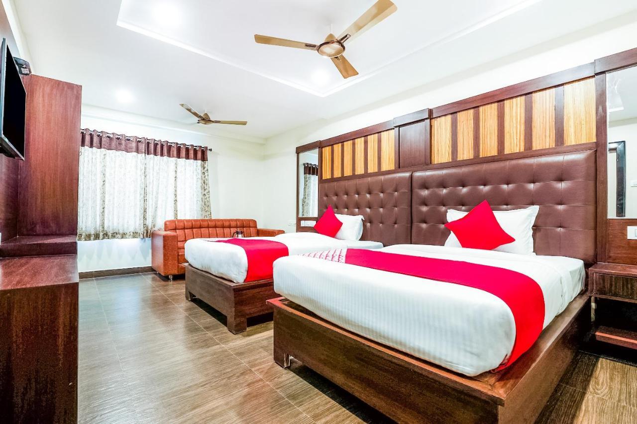 Oyo 16155 Hotel Dcm Grand Виджаявада Экстерьер фото