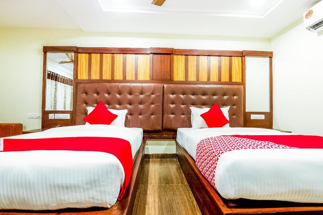 Oyo 16155 Hotel Dcm Grand Виджаявада Экстерьер фото