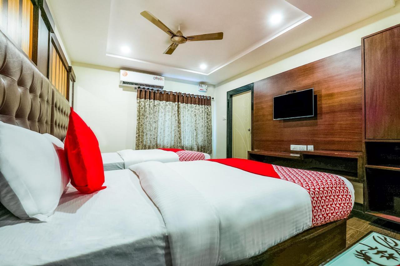 Oyo 16155 Hotel Dcm Grand Виджаявада Экстерьер фото