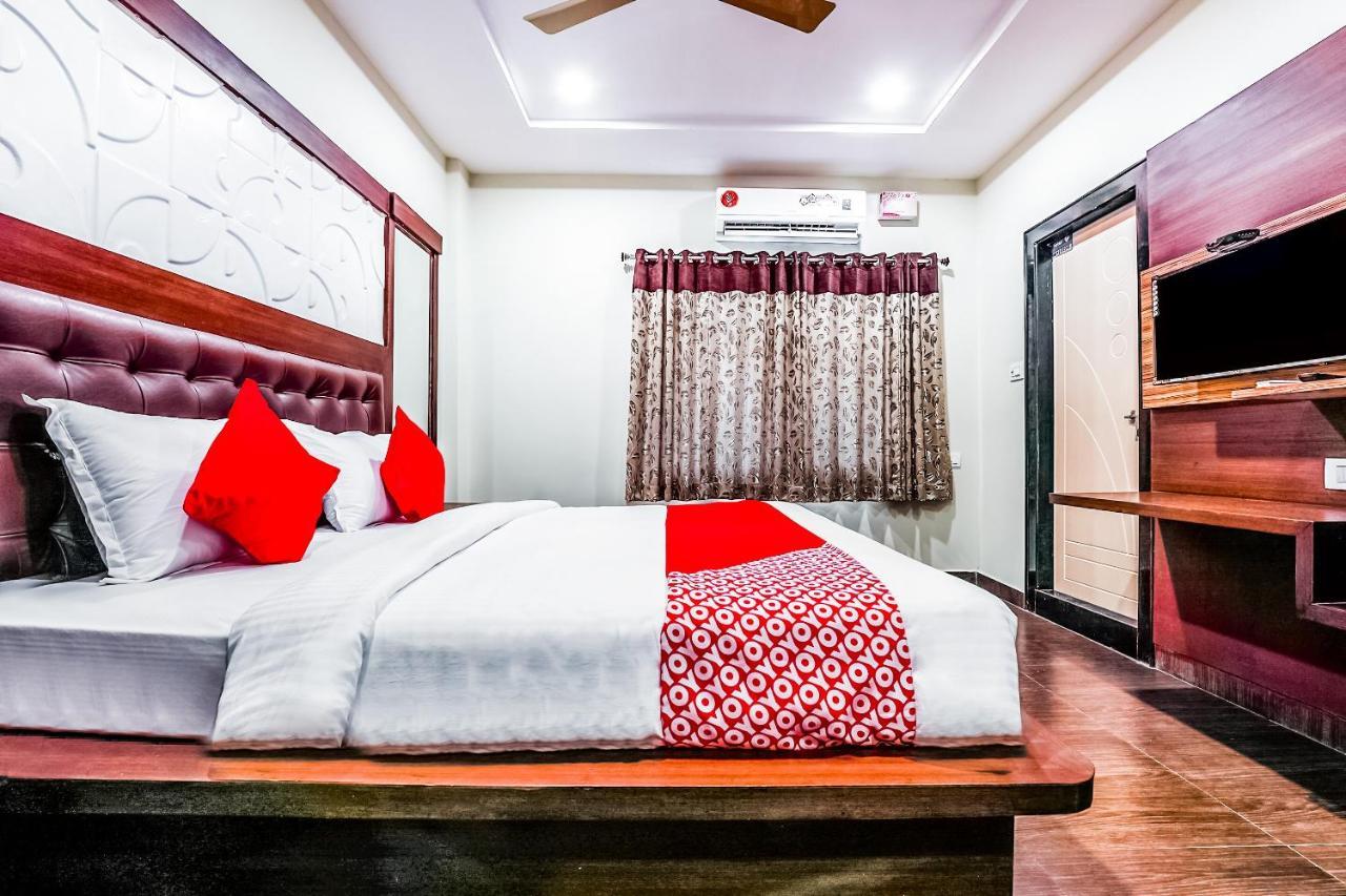 Oyo 16155 Hotel Dcm Grand Виджаявада Экстерьер фото